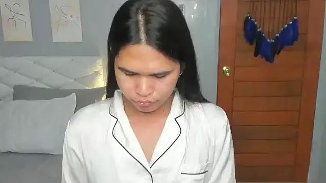 AlianaBlair from StripChat is Freechat