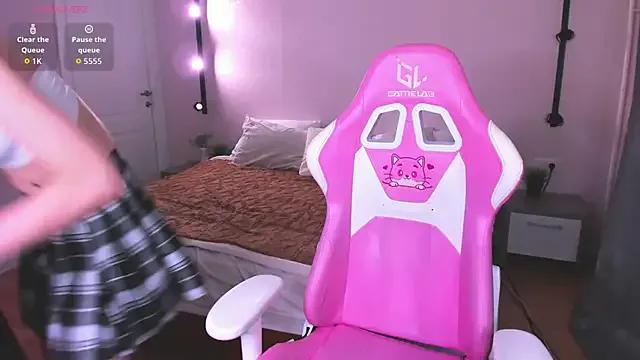 Alic_Fox from StripChat is Freechat