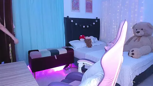 Girls: try live performances with matured performers, from dancing to quirks, in a variety of beautiful sex cams.