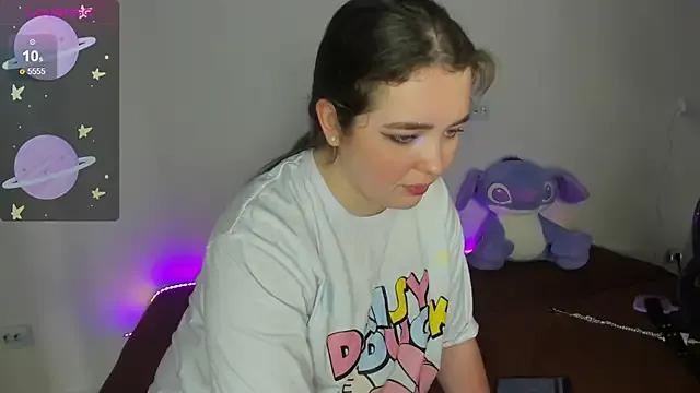 Alice_next_door from StripChat is Freechat