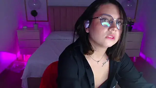 Alice_Sinclair_ from StripChat is Freechat