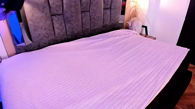 Alicee_Evans_ from StripChat is Freechat