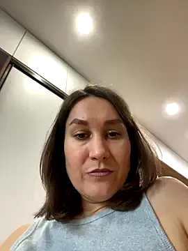 AliceLili from StripChat is Freechat