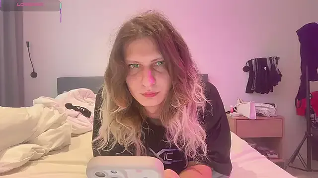 AlicePinkhead from StripChat is Freechat