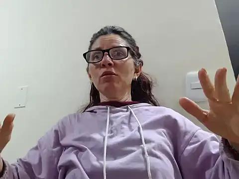 Alicia_inblack from StripChat is Freechat
