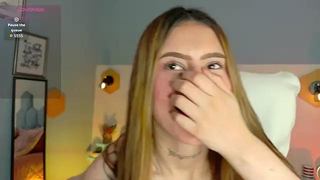 aliciia_Miller from StripChat is Freechat