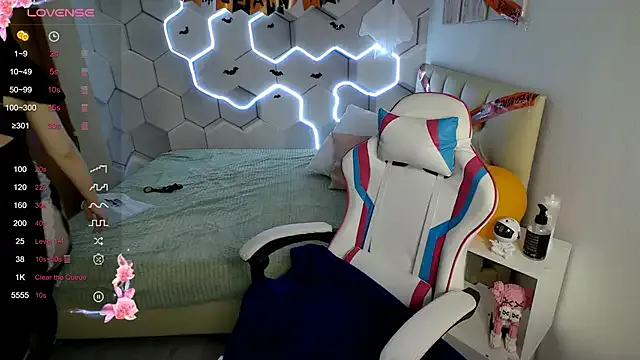 aliicemeow from StripChat is Freechat