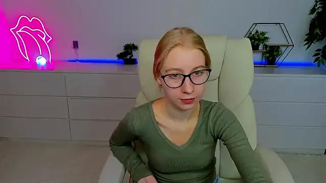 Alina_Blonde from StripChat is Freechat