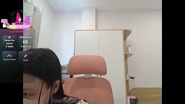 AlinaBaby_T from StripChat is Freechat