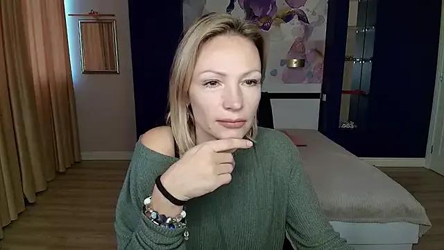 AlinaMoor from StripChat is Freechat