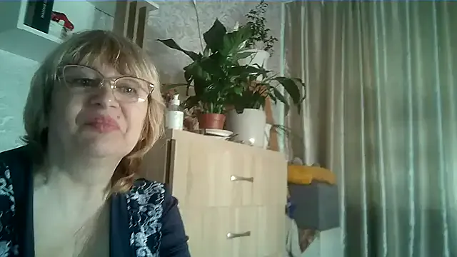 Aline_LoveFlowers from StripChat is Freechat