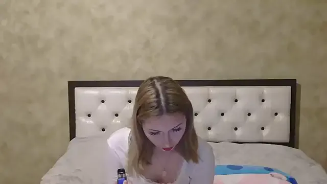 AlineBlayzs from StripChat is Freechat