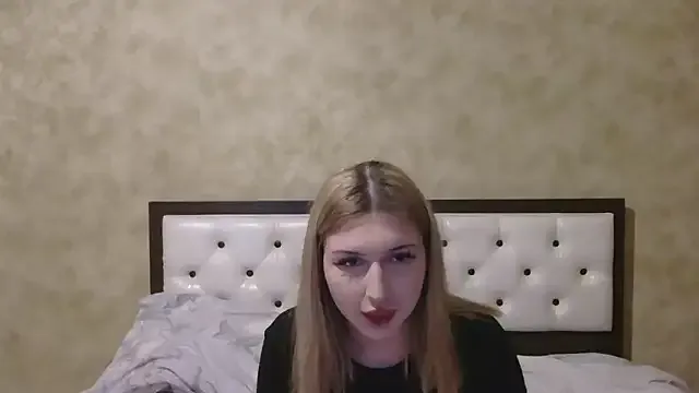 AlineBlayzs from StripChat is Freechat