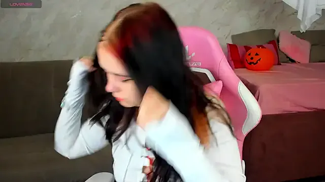 Alis_Platt from StripChat is Freechat