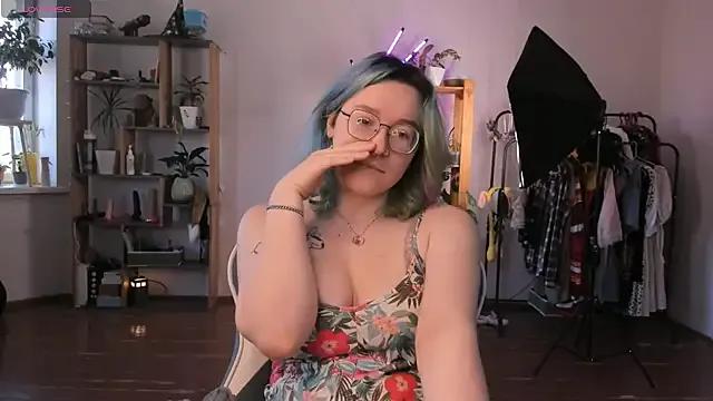 alisahug from StripChat is Freechat
