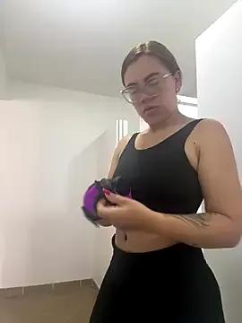 AlissonPeach01 from StripChat is Freechat