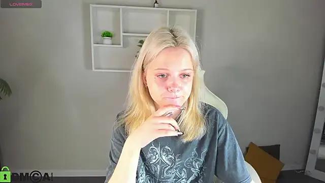 Allice_Cox from StripChat is Freechat
