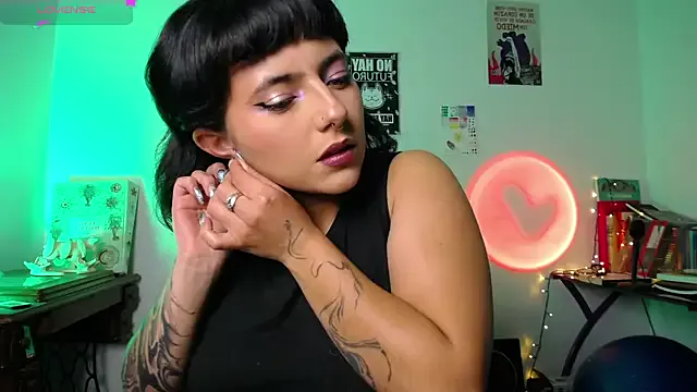 Girls: try live performances with matured performers, from dancing to quirks, in a variety of beautiful sex cams.