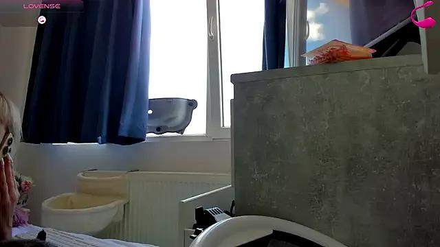 Almatoys from StripChat