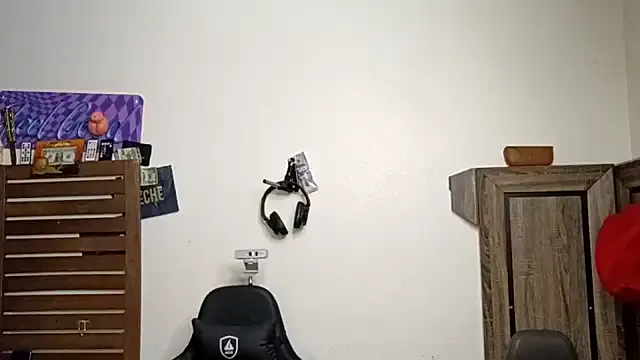 alphacloudGod from StripChat is Freechat