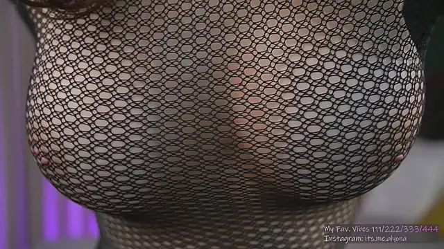 Alyonaqueen_ from StripChat is Freechat