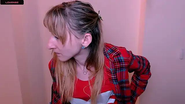 AmandaSell from StripChat