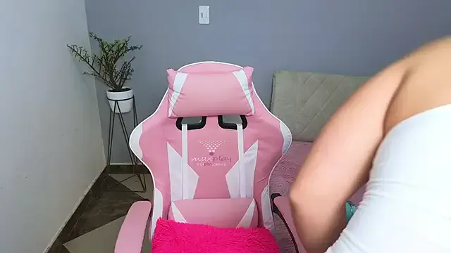 Girls: try live performances with matured performers, from dancing to quirks, in a variety of beautiful sex cams.