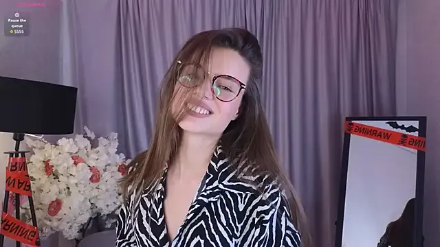 AmeliLoran from StripChat is Freechat