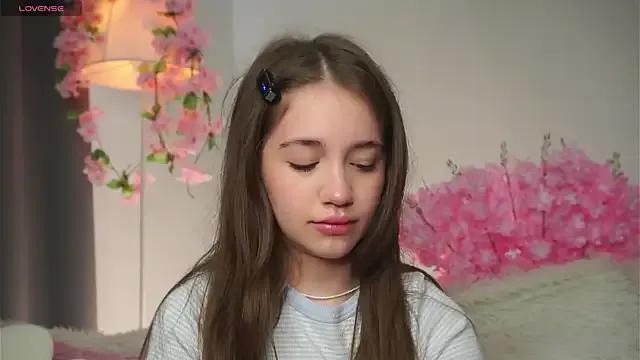 AmiLewis from StripChat is Freechat
