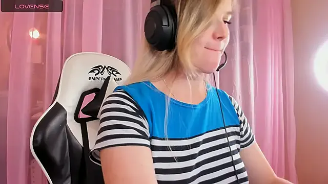 Girls: try live performances with matured performers, from dancing to quirks, in a variety of beautiful sex cams.