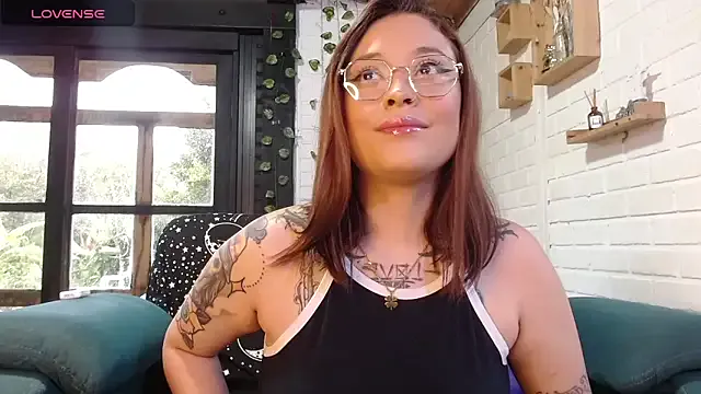 Anamaria___ from StripChat is Freechat