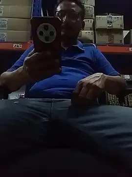 Andresguz35 from StripChat is Freechat