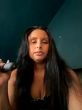 Angelaarayexx from StripChat is Freechat