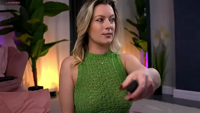 AnnastasiaMills from StripChat is Freechat