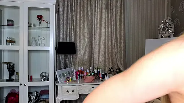 AnneFoxy from StripChat