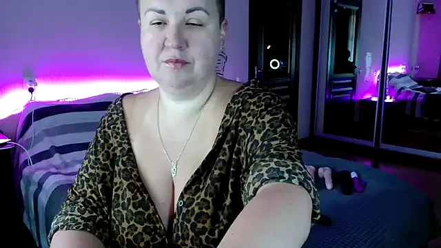 Annet1912 from StripChat is Freechat