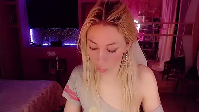 AnnieGOld_ from StripChat
