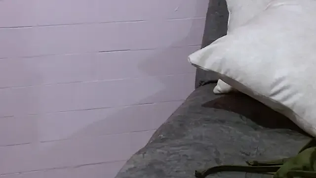 AnnieSparkle from StripChat is Freechat