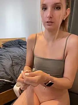 AnnyBelleX from StripChat is Freechat