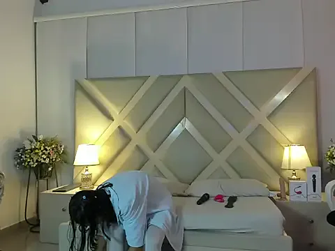 Annylittle_ from StripChat is Freechat