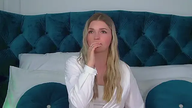 AnnyRaii from StripChat is Freechat