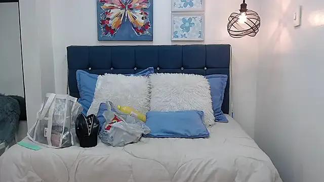 Antonella__b from StripChat is Freechat