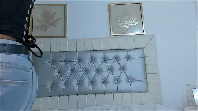 Aprillebony from StripChat is Freechat