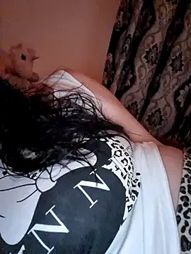 Ariana381 from StripChat is Freechat