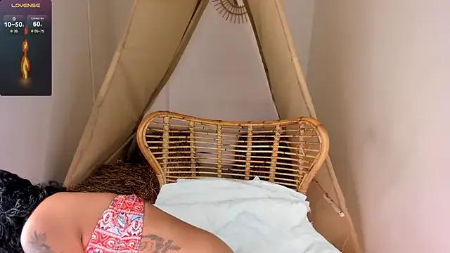 Ariella_Ruiz from StripChat is Freechat