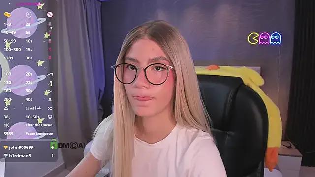 Arinextdoor from StripChat is Freechat