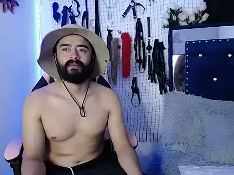 Aron_and_Queen_Annie from StripChat is Freechat