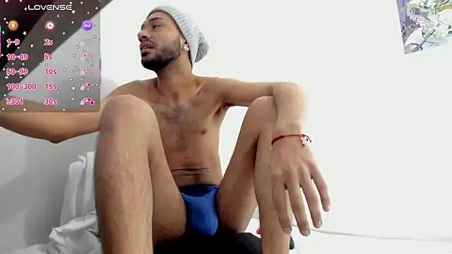 Aron_Baylor from StripChat is Freechat