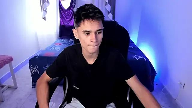 Aron_Boyy from StripChat is Freechat
