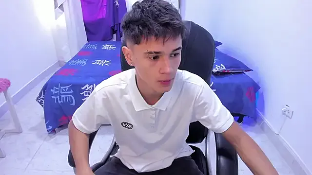 Aron_Boyy from StripChat is Freechat